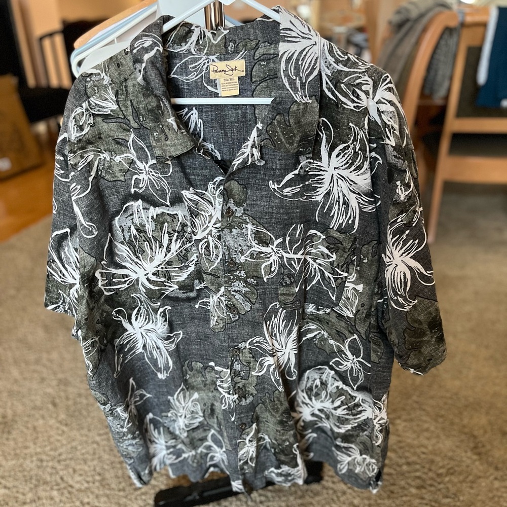Last chance! Men’s 3XL Hawaiian style shirt